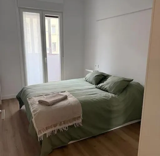 Vivienda Renovada Y Centrica דירה